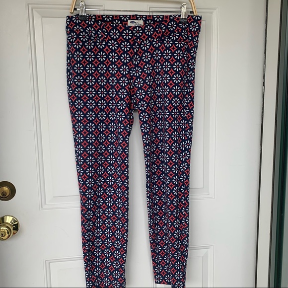 Old Navy Pants - •Old Navy• The Diva Pants Geometric Daisy Pattern - Size 6